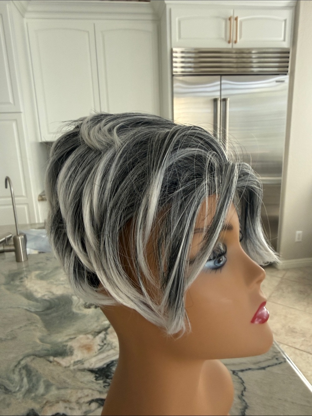 Brand New! Short Layered Synthetic Top piece in Salt & Pepper Gray Ombré - Picture 2 of 5